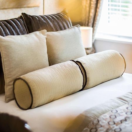 Worldhotels Distinctive Woughton House Hotel Milton Keynes Eksteriør bilde