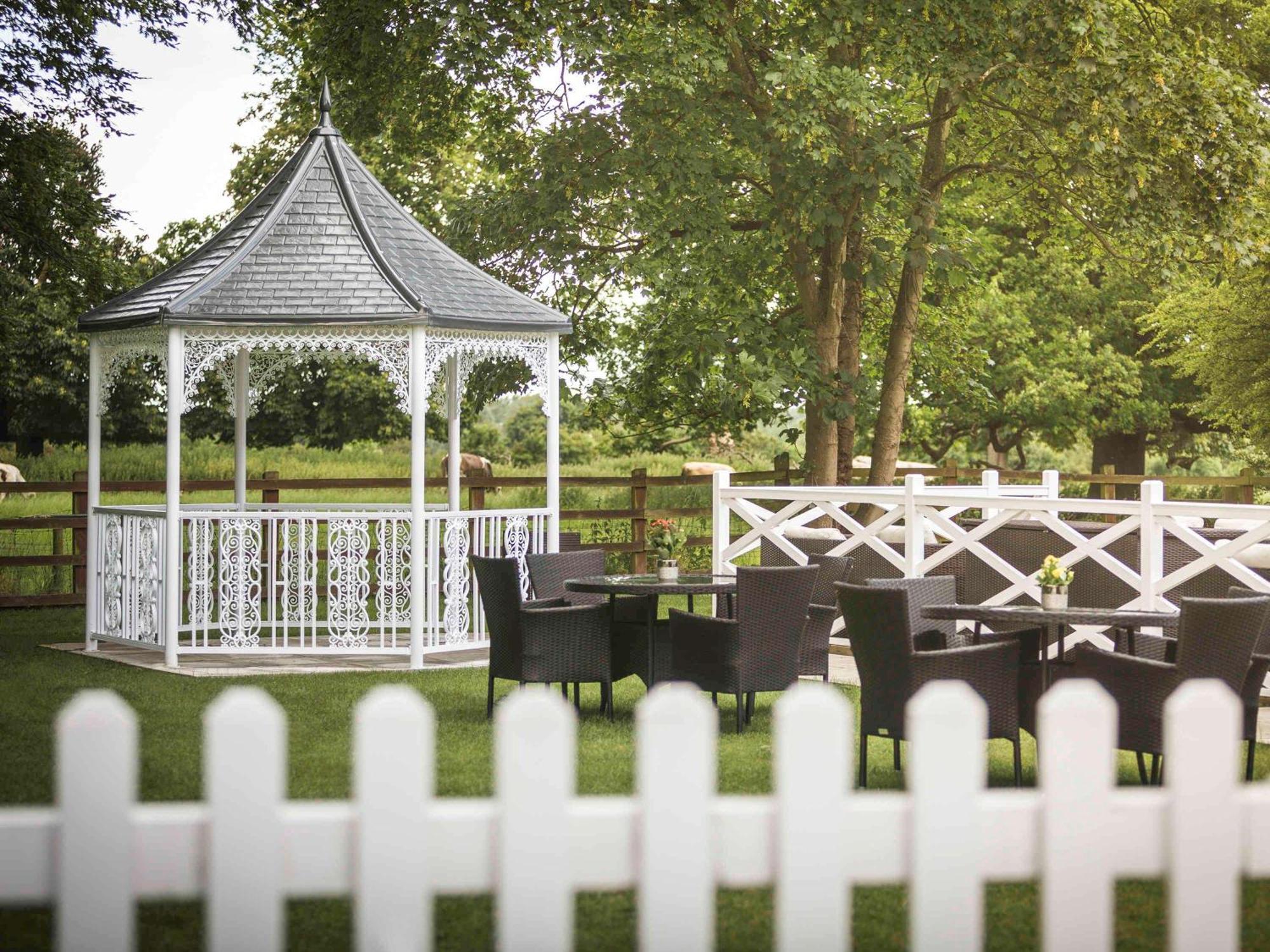 Worldhotels Distinctive Woughton House Hotel Milton Keynes Eksteriør bilde