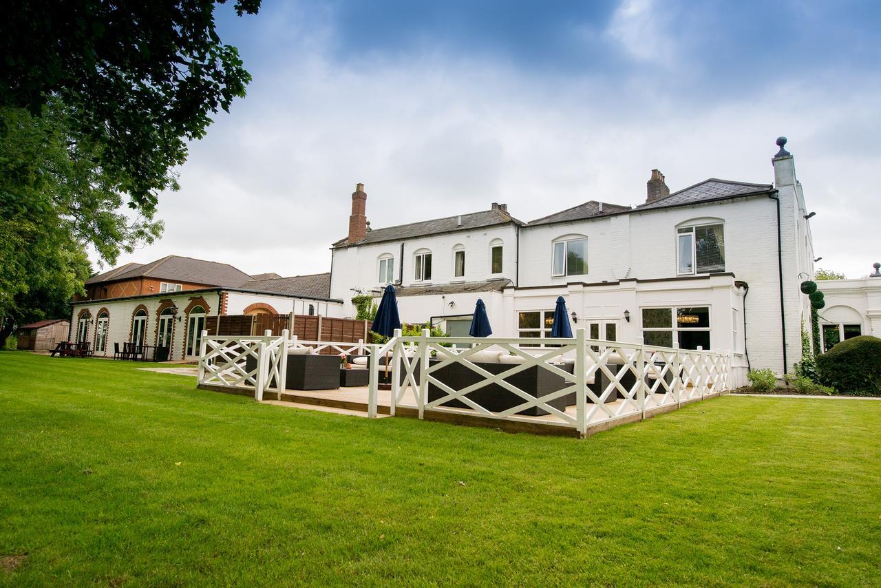 Worldhotels Distinctive Woughton House Hotel Milton Keynes Eksteriør bilde