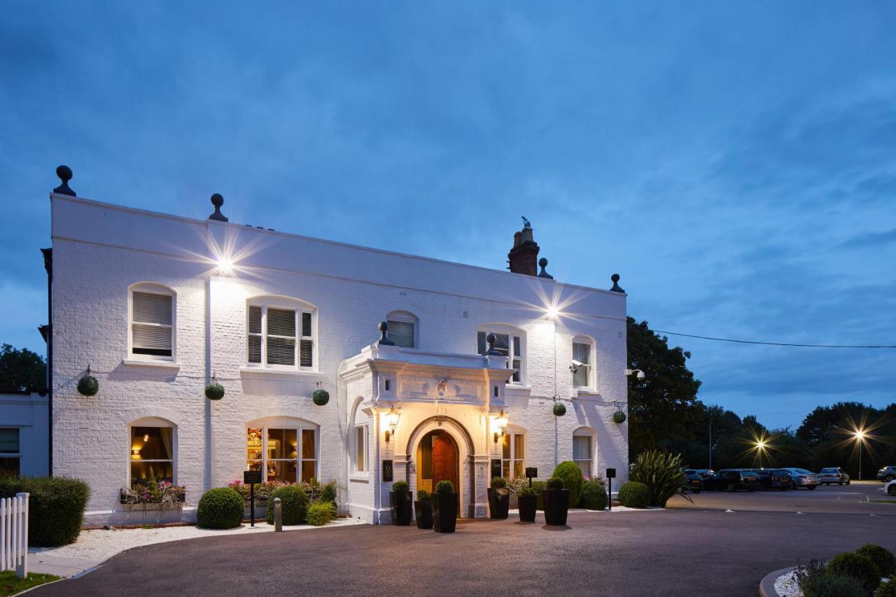 Worldhotels Distinctive Woughton House Hotel Milton Keynes Eksteriør bilde