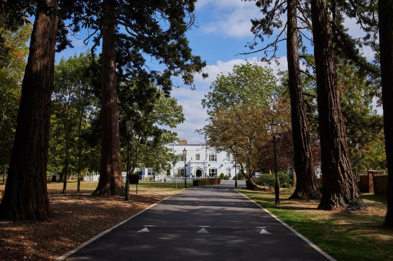Worldhotels Distinctive Woughton House Hotel Milton Keynes Eksteriør bilde