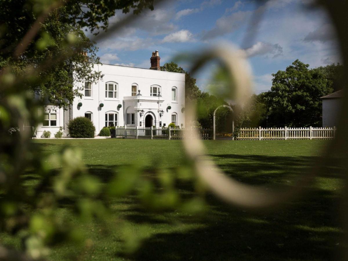Worldhotels Distinctive Woughton House Hotel Milton Keynes Eksteriør bilde