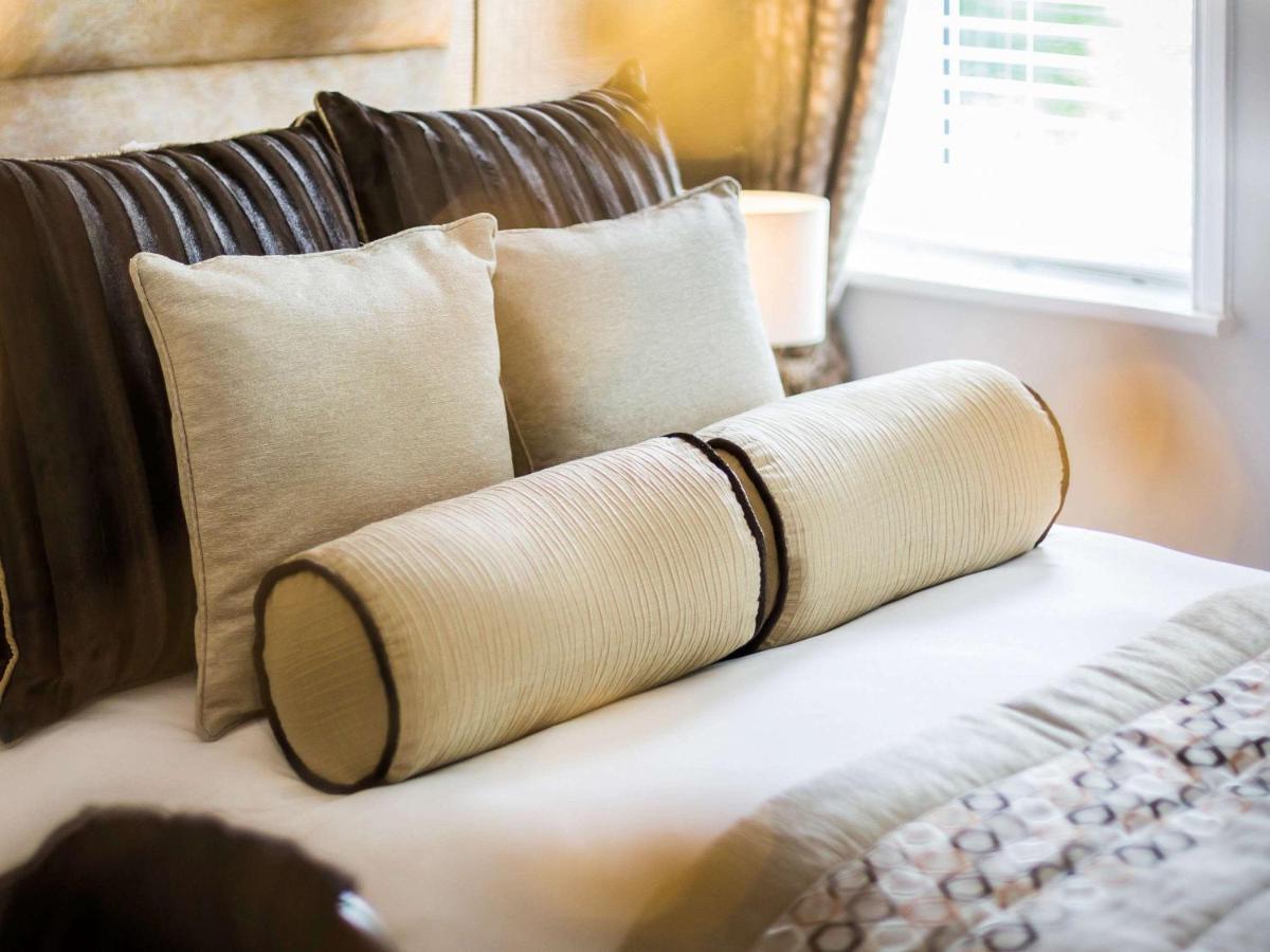 Worldhotels Distinctive Woughton House Hotel Milton Keynes Eksteriør bilde