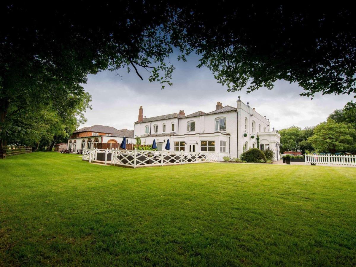Worldhotels Distinctive Woughton House Hotel Milton Keynes Eksteriør bilde