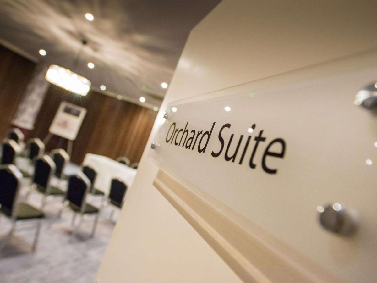 Worldhotels Distinctive Woughton House Hotel Milton Keynes Eksteriør bilde