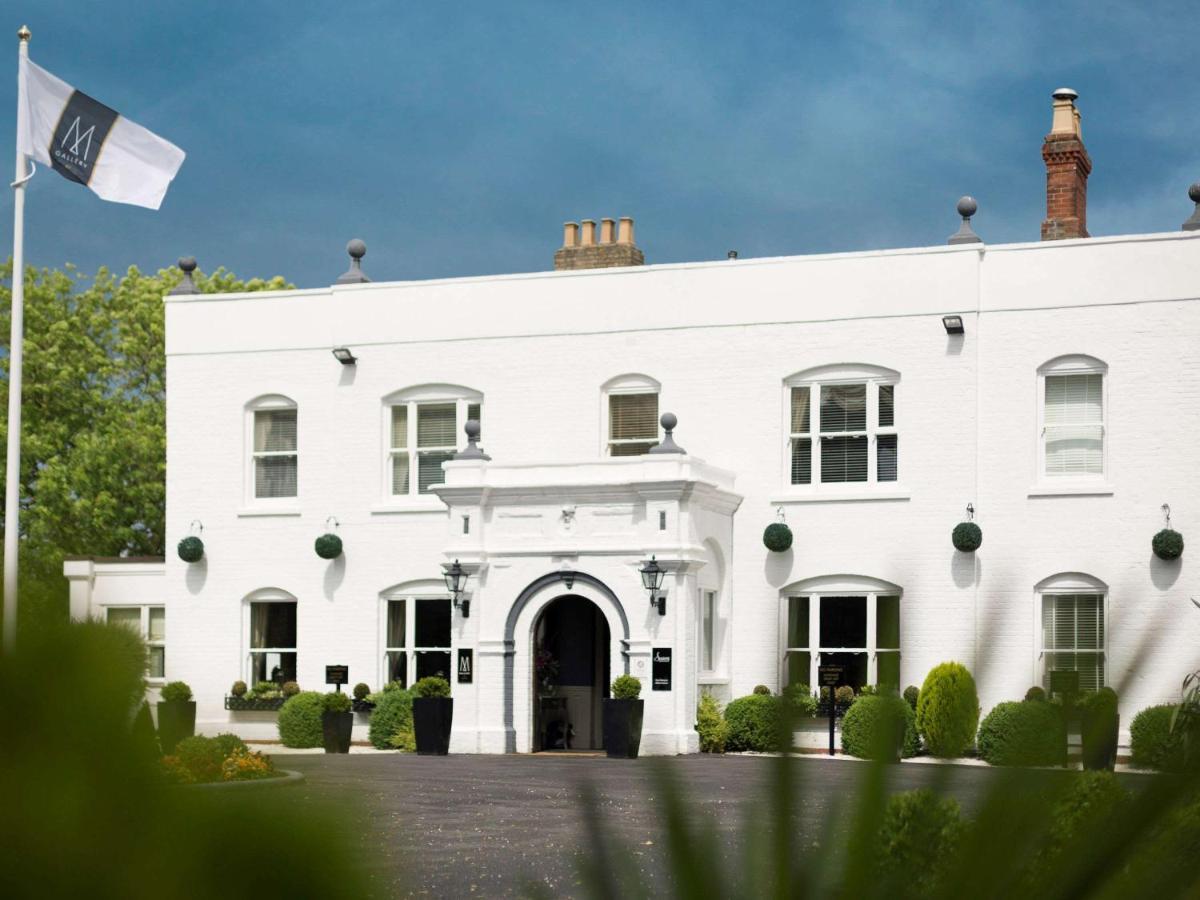 Worldhotels Distinctive Woughton House Hotel Milton Keynes Eksteriør bilde